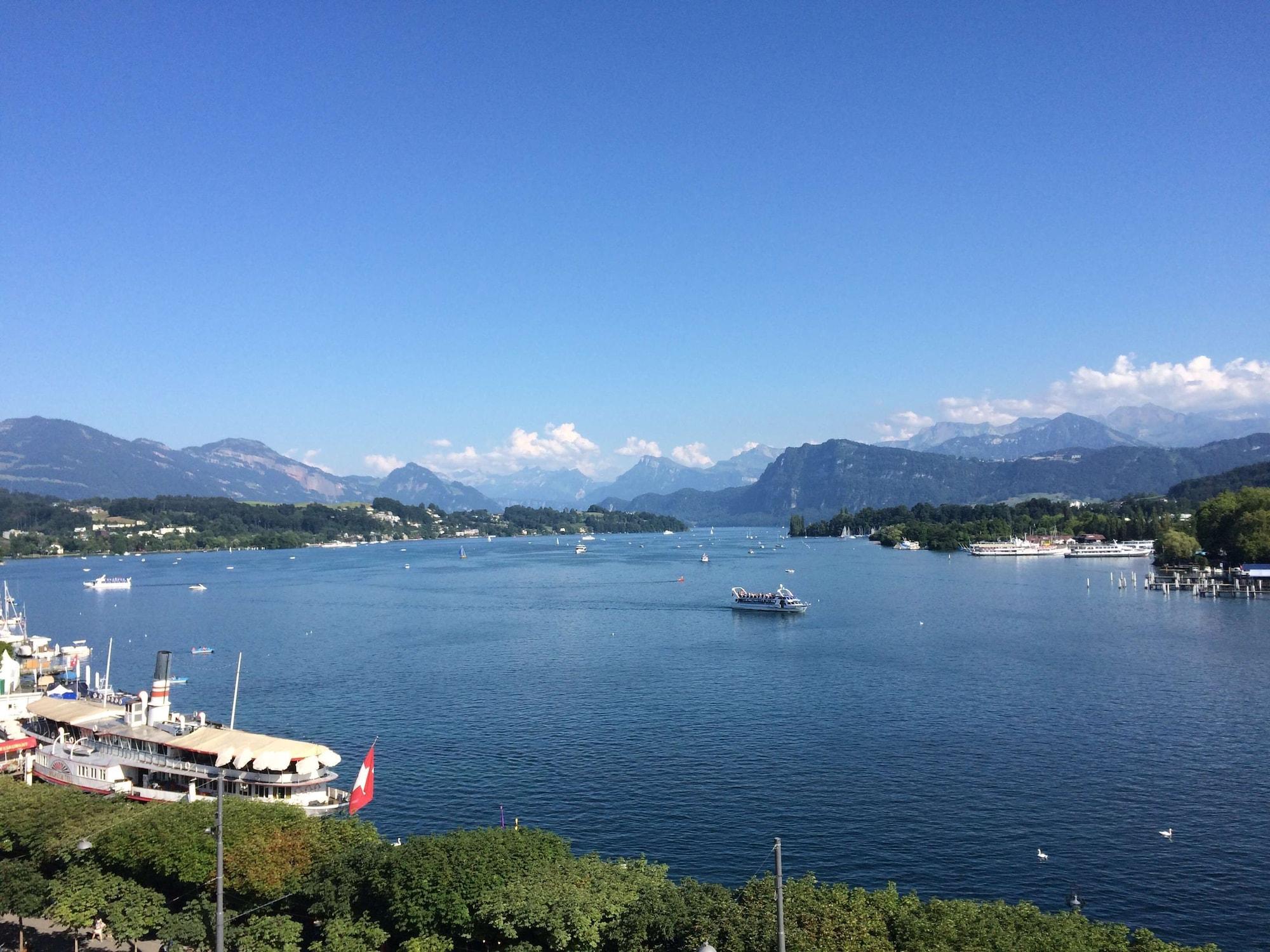 Hotel Schweizerhof Luzern Exteriör bild View of the lake from the town