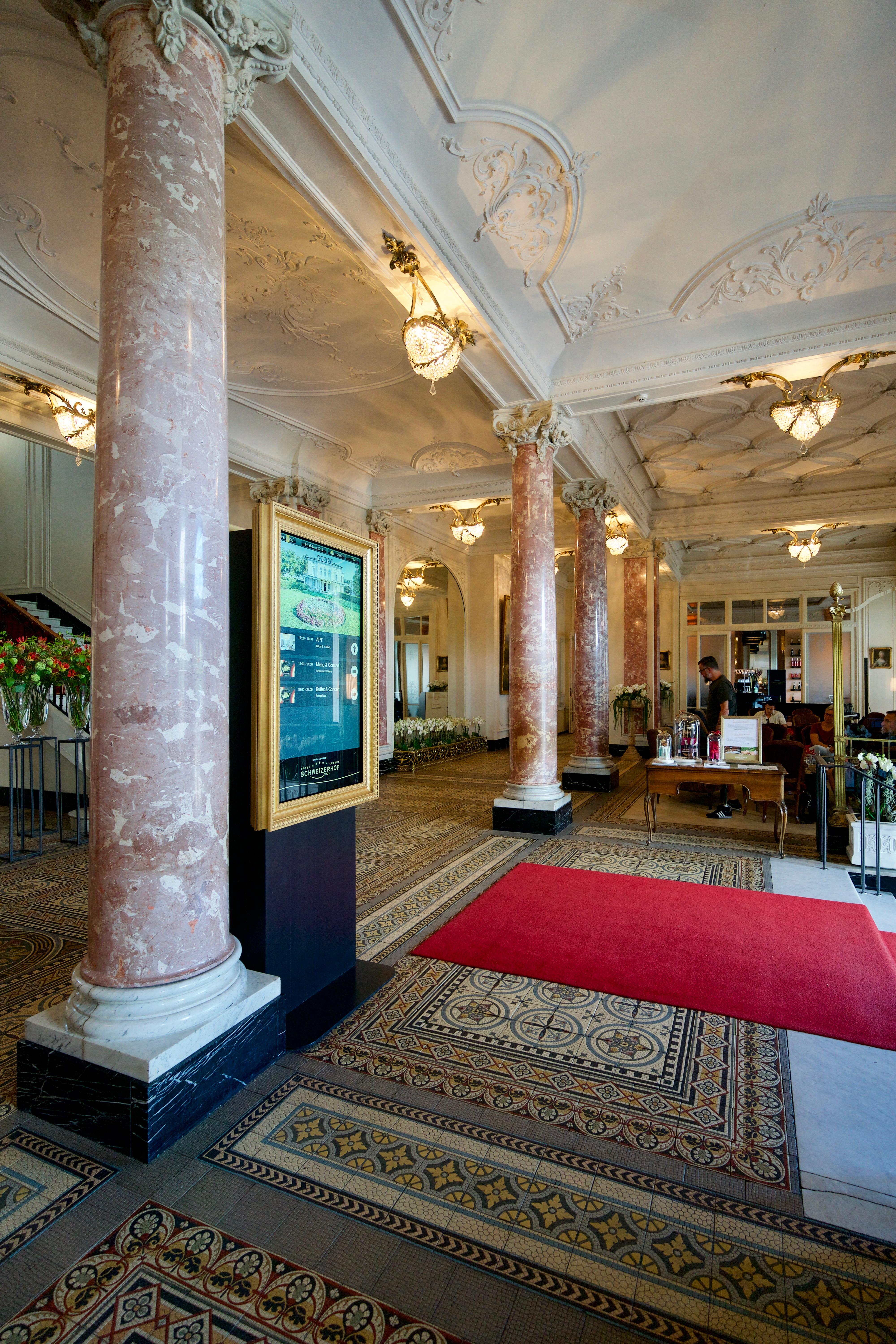 Hotel Schweizerhof Luzern Exteriör bild The lobby of the hotel