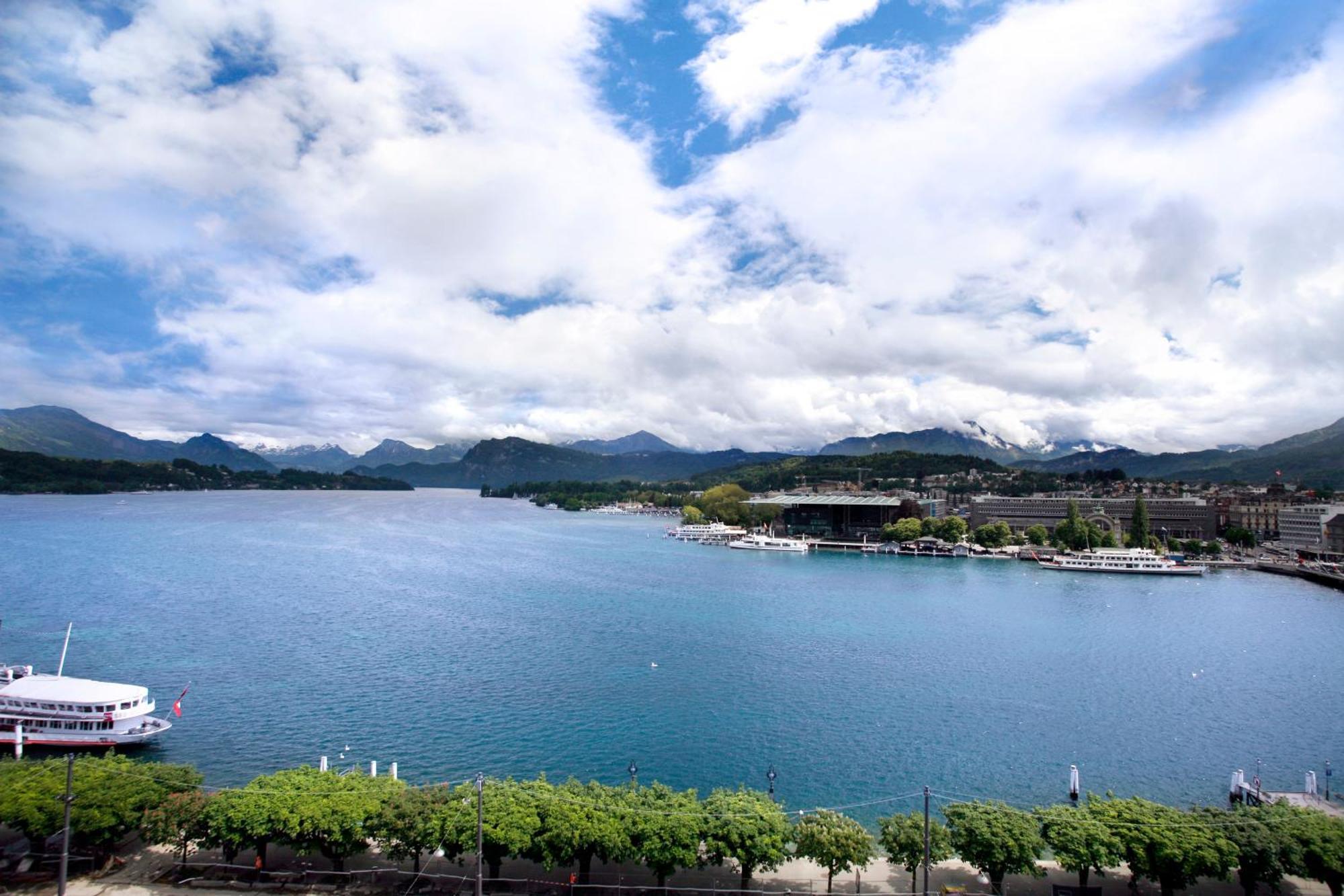 Hotel Schweizerhof Luzern Exteriör bild Lake Biwa