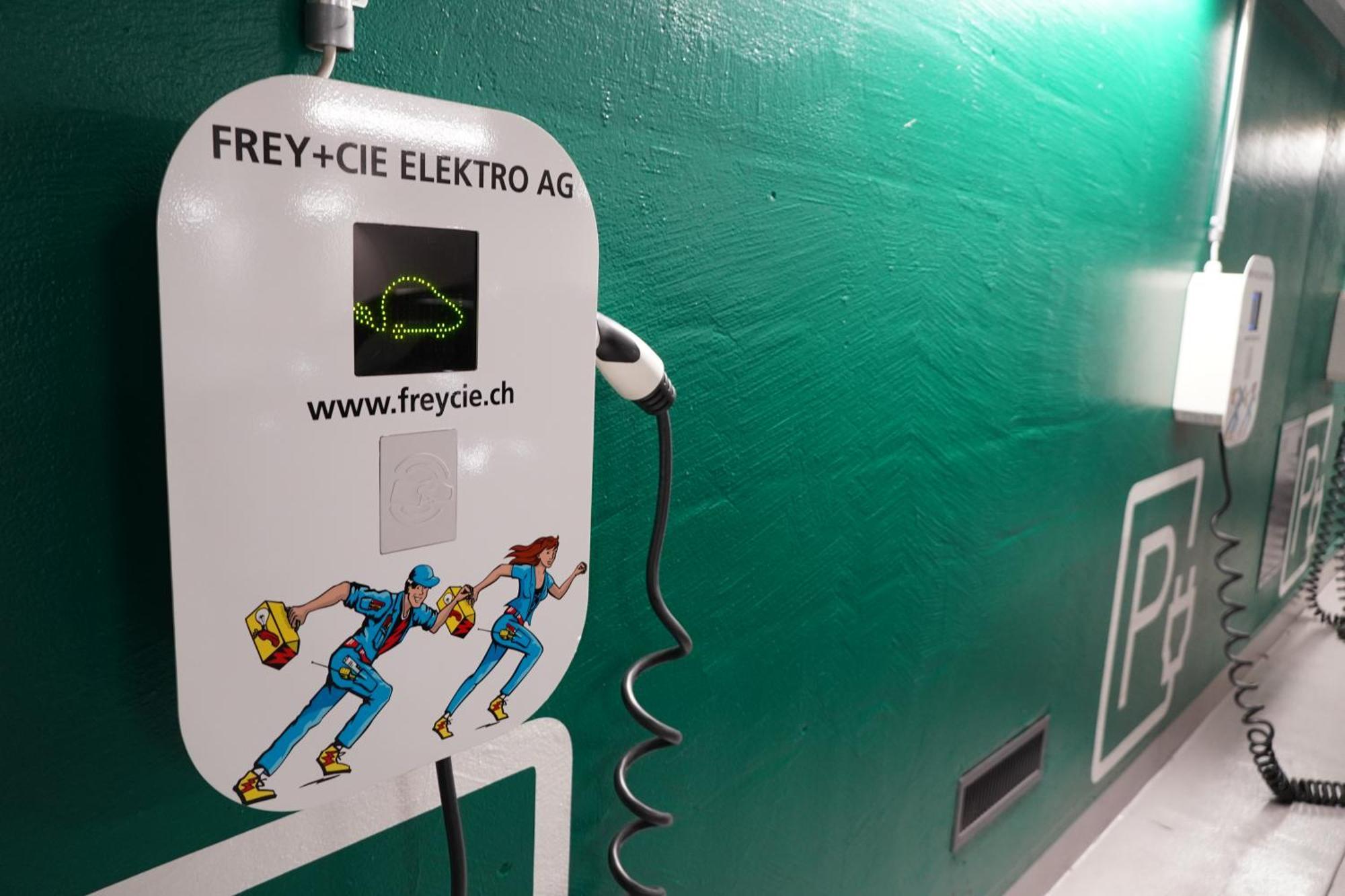 Hotel Schweizerhof Luzern Exteriör bild A charging station for electric vehicles